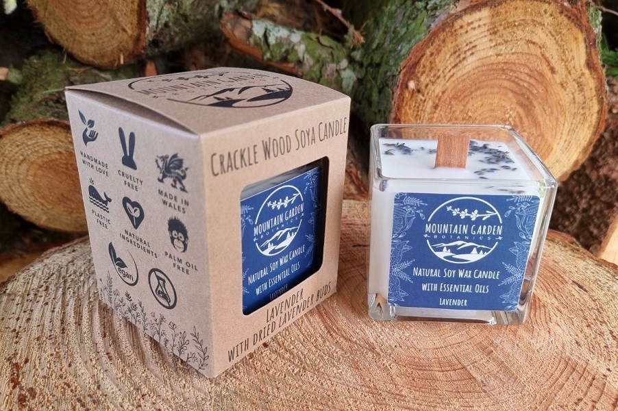 Mountain Garden Botanics Pure Essential Lavender Oil Wooden Crackle Wick Soya Candle